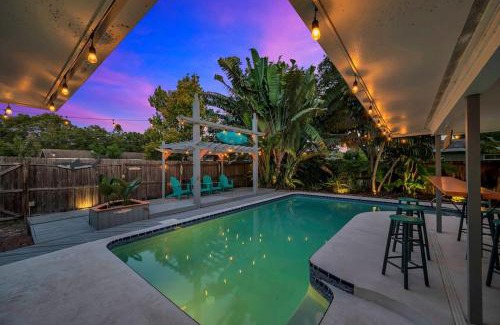 Largo Villa | Heated Pool House: Beach 3Miles · Bar · BBQ & GYM!