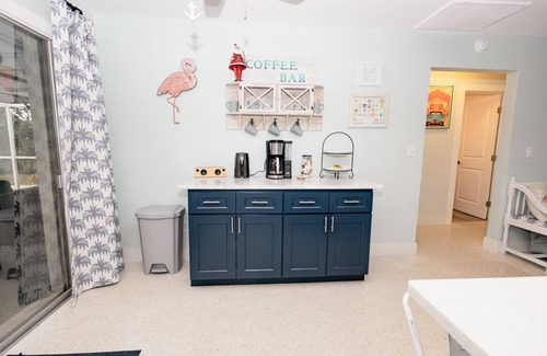 Yacht Club House | Heated Pool, Lanai, Bikes & Beach Gear, Near Beach, Dog Friendly, Fully Stocked