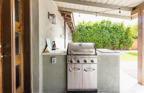 South Scottsdale House | Heated Pool Outdoor Kitchen Patio Modern Design