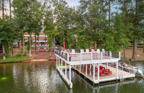 Littleton House | Heated pool & spa/fire-pit, golf range, new 200hp tritoon boat and more.