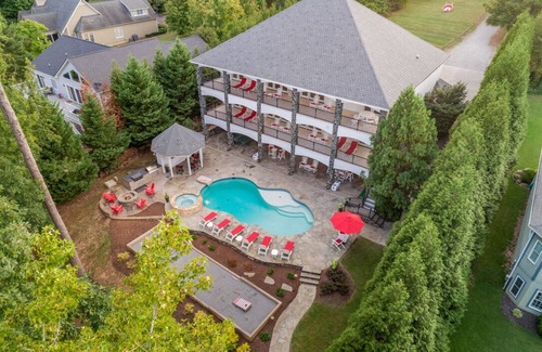 Littleton House | Heated pool & spa/fire-pit, golf range, new 200hp tritoon boat and more.
