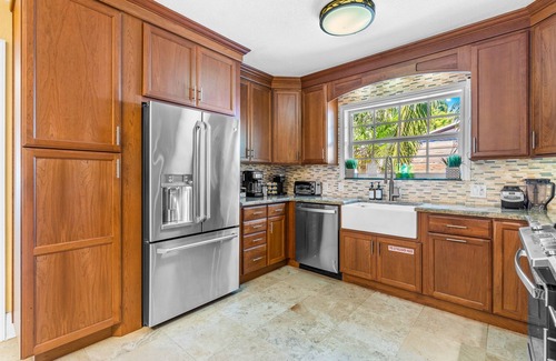 Delray Beach House | Heated Pool/Spa & Putting Green! Walk to 'The Ave' - 1.3mi to beach