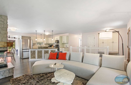 Lake Geneva House | Heated Saltwater Pool |Outdoor Kitchen, Bar & TV |Poolside Seating |Gas Fireplace |Near Downtown