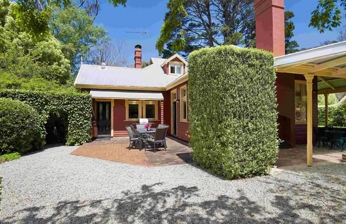 Blackheath House | Heathmont | Luxurious group accommodation 5mins walk to Blackheath Village