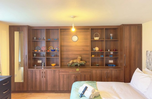 Harlington Bed & Breakfast | Heathrow Lodge B&B