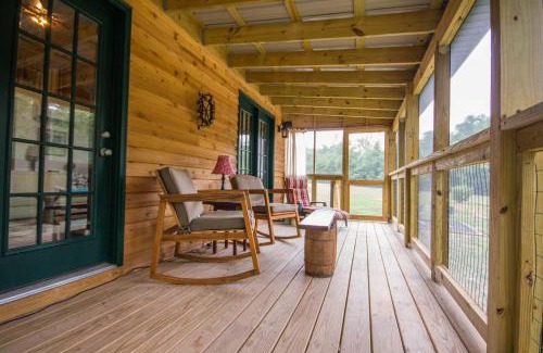 Luray House | Heaven's Hideaway- perfect getaway near the river!