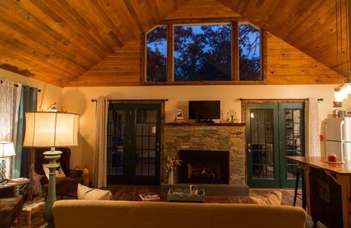 Luray House | Heaven's Hideaway- perfect getaway near the river!