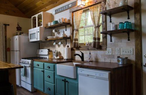 Luray House | Heaven's Hideaway- perfect getaway near the river!