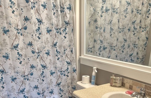 Regina House | Heavenly Haven in the heart of Regina. Near the airport, and trendy shopping.