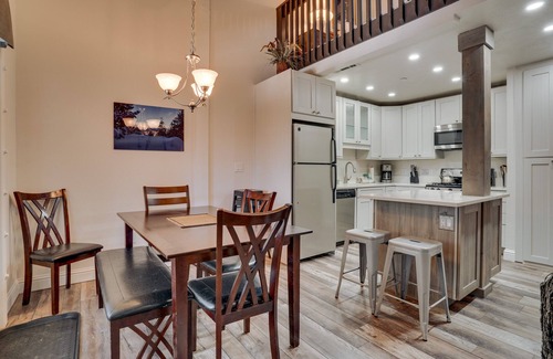 Tahoe Village Condo | Heavenly Ski Condo, Modern, close to town, beaches and skiing (SL759U)