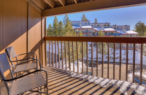 Tahoe Village Condo | Heavenly Ski Condo, Modern, close to town, beaches and skiing (SL759U)