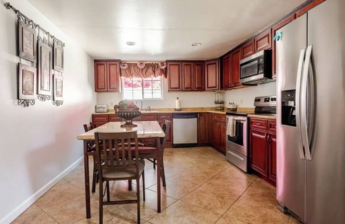 Lake Balboa House | Heavenly Staycation in the heart of Los Angeles