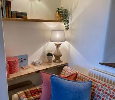 Atworth House | HEBE COTTAGE - Idyllic and homely with attention to detail