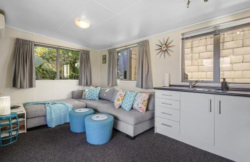 Robinsons Bay House | Hector's Tiny House - Akaroa Holiday Home
