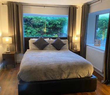 Llanbedrog House | Heddfan - Peaceful & Cozy En-suite Room 5 mins from Stunning Llanbedrog Beach