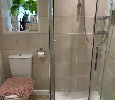 Llanbedrog House | Heddfan - Peaceful & Cozy En-suite Room 5 mins from Stunning Llanbedrog Beach