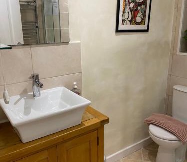 Llanbedrog House | Heddfan - Peaceful & Cozy En-suite Room 5 mins from Stunning Llanbedrog Beach