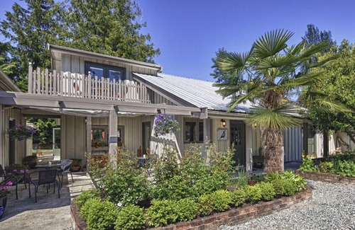 Ganges Bed & Breakfast | Hedgerow House A Gulf Island Inn - Studio Room