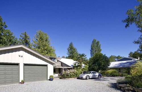 Ganges Bed & Breakfast | Hedgerow House A Gulf Island Inn - Studio Room