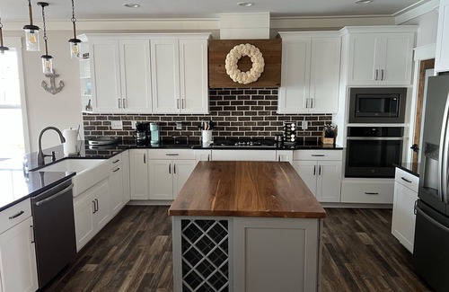 Moratuck Manor House | "Heels Hide-A-Way" Brand New House! Great Main Lake View! Deep Water! Sleeps 12