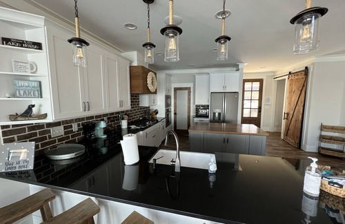 Moratuck Manor House | "Heels Hide-A-Way" Brand New House! Great Main Lake View! Deep Water! Sleeps 12