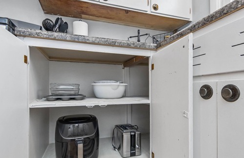 Peoria Heights Cottage | Heights Hangout-stay in the heart of Peoria Heights!