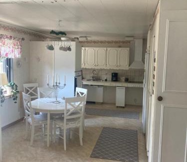 Skarblacka Villa | Hel rymlig villa uthyres