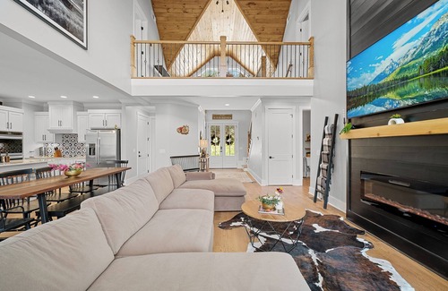 Helen House | Helen TreeTop Lodge: Rustic Luxury/Breathtaking Views/Ultimate Amenities