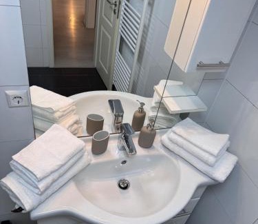 Sundheim Apartment | Helle 2-Zimmer Souterrain Wohnung