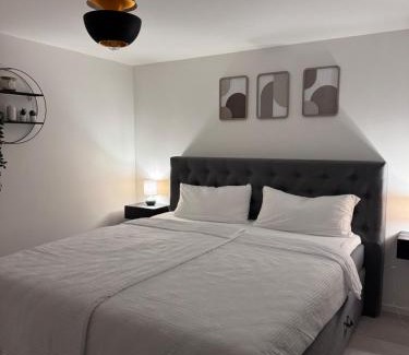 Sundheim Apartment | Helle 2-Zimmer Souterrain Wohnung