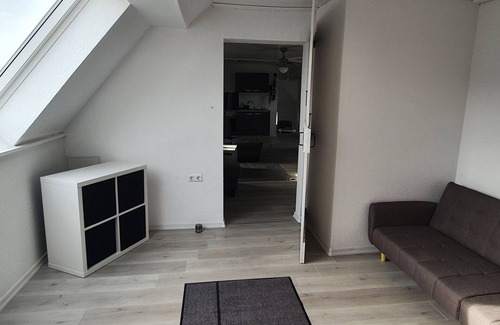 Region Hannover District Apartment | Helle Freundliche Ferienwohnung im Obergeschoss an der Leine