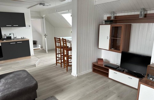 Region Hannover District Apartment | Helle Freundliche Ferienwohnung im Obergeschoss an der Leine