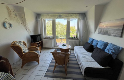 Westeraccumersiel Apartment | Helle Lichtdurchflutete Ferienwohnung mit Balkon und Tollem Ausblick