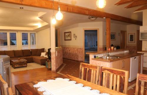 Oberloisdorf Apartment | Helle, offene Dachgeschosswohnung mit Terrasse