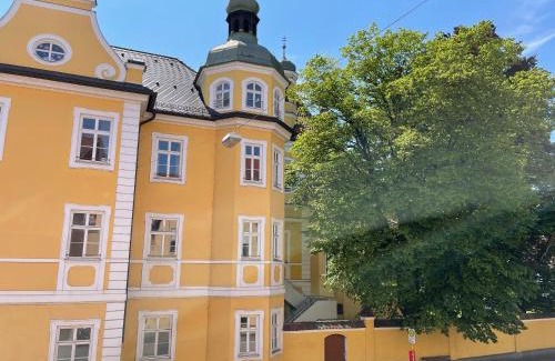Landshut Apartment | Helle Zwei-Zimmer-Stadt-Wohnung am Bismarkplatz mit Tiefgarage