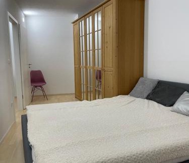 Landshut Apartment | Helle Zwei-Zimmer-Stadt-Wohnung am Bismarkplatz mit Tiefgarage