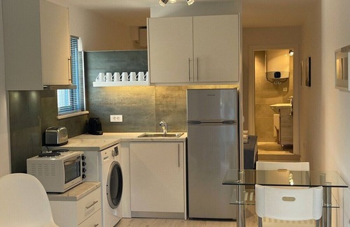 Kandia Apartment | Hellenic Escapes: Bright & Cozy Beachfront Studio