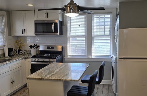 Wilmington Apartment | Hello, welcome to our COMFY 2 BEDROOM apartment located in Wilmington Delaware.