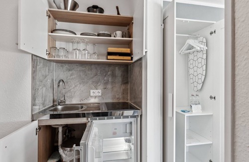 Braunschweig City Center Apartment | Hellohome I Cosy City Studio with large Rooftop Terrace & Parking Space