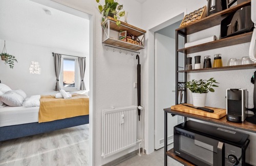 Braunschweig City Center Apartment | Hellohome I Cosy City Studio with large Rooftop Terrace & Parking Space