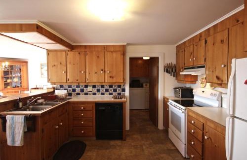 Port Clyde House | Heluvaspot