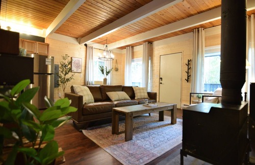 Paradise Estates House | Hemlock Haven | HotTub/Short Drive to Park/Wifi/EV