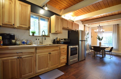 Paradise Estates House | Hemlock Haven | HotTub/Short Drive to Park/Wifi/EV