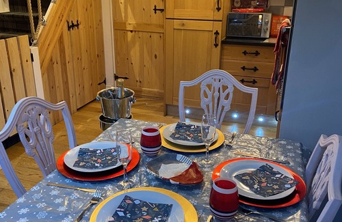 Roos Cottage | Hemlockglade Amazing pet friendly cottage , hot tub ,logburner,enclosed garden ,