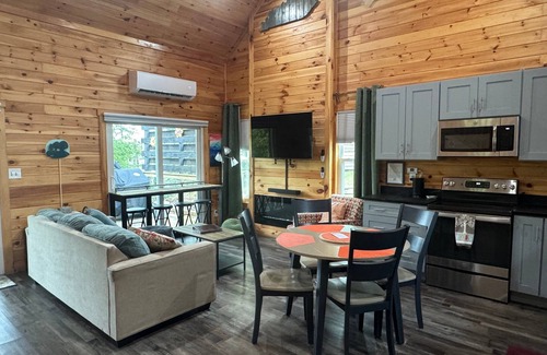 Rogers Cabin | Hemlocks Over Muir in Rogers KY - Hot Tub & WiFi