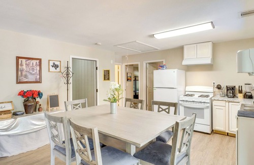 Geneva Apartment | Hemphill Vacation Rental w/Pool, Walk to Lake!