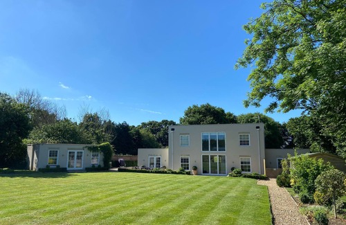 Horton House | Hen Doo’s and Families *Jacuzzi * BBQ *Parking* Pool Table * Games room