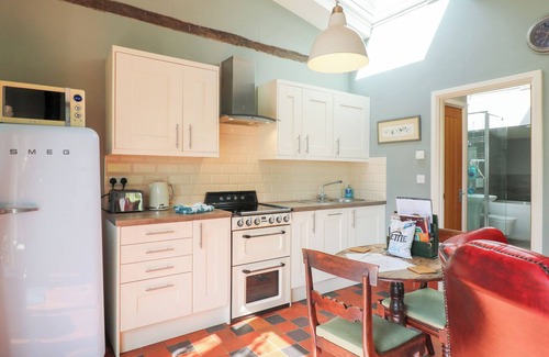Rugeley Cottage | HEN HOUSE VIEW, pet friendly, with hot tub in Rugeley