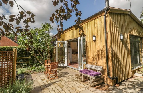 Rugeley Cottage | HEN HOUSE VIEW, pet friendly, with hot tub in Rugeley