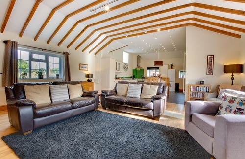 Llanrug House | Hen Stabl Llanrug - Two Bedroom House, Sleeps 4